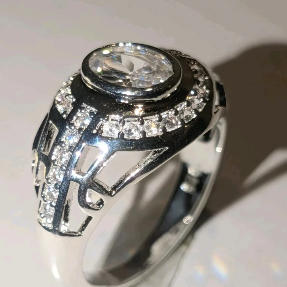 High Quality Sophisticated Men's 925 Silver Ring with Halo Centerpiece Sz 9